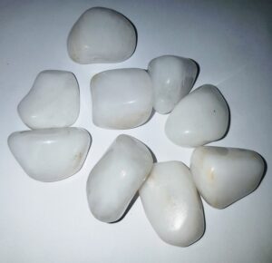 Snökvarts, vit jade